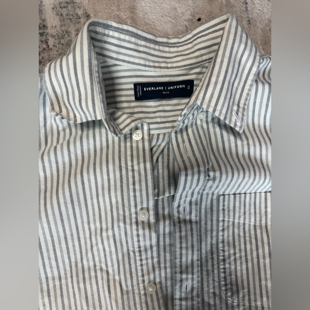 Everlane Men's Blue Striped Button Down Shirt - Picture 4 of 5